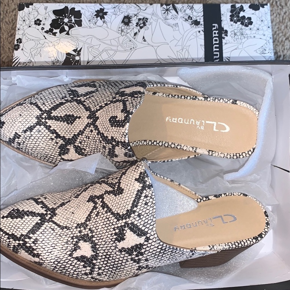 Chinese Laundry Snake Mule shoes